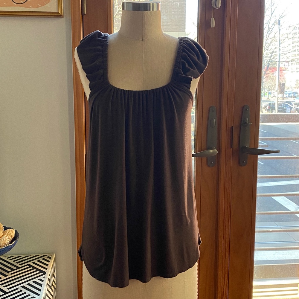 BCBG Chocolate 🍫 Flutter Sleeve Top. XS.